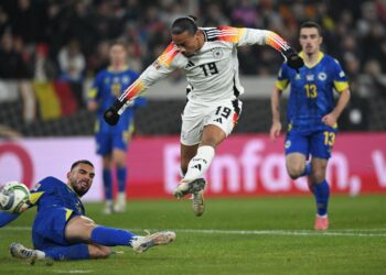 PEMAIN tengah Jerman, Leroy Sane (tengah) menjaringkan gol ketika menentang Bosnia Herzegovina dalam saingan Liga Negara-Negara di Freiburg, pagi ini. - AFP