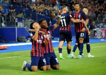 PENYERANG JDT, Arif Aiman Hanapi meraikan gol jaringannya bersama Jorge Obregon pada perlawanan Liga Juara-Juara Asia Elite menentang Ulsan HD FC di Stadium Sultan Ibrahim Iskandar Puteri.