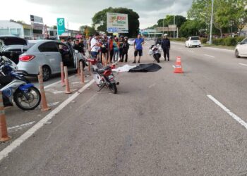 SEORANG remaja perempuan maut selepas motosikal ditunggangnya terbabas di Lebuh AMJ berhampiran Peringgit, Melaka.