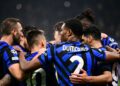 PEMAIN Inter Milan meraikan jaringan gol  menentang Arsenal dalam saingan Liga Juara-Juara di Milan pagi ini. - AFP