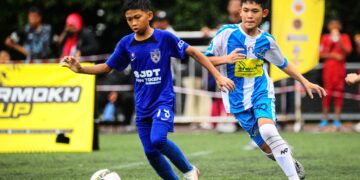 AKSI Pemain JDT Academy ketika menentang Pattaya United pada aksi separuh Piala Supermokh 2024, semalam.