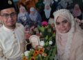 INA NAIM bersama suami, Mohd. Khairul Rizal sah bergelar suami isteri selepas majlis akad nikah di Felcra Sungai Ara, Kota Tinggi, Johor.