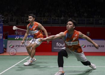 Goh Sze Fei dan Nur Izzudin mara ke pusingan kedua Jepun Masters. - UTUSAN/SHIDDIEQIIN