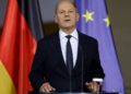 CANSELOR Jerman, Olaf Scholz berucap pada sidang akhbar di Canselori di Berlin selepas mesyuarat jawatankuasa gabungan, kelmarin.- AFP