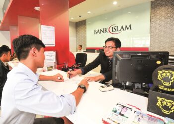 Selalunya bank akan memberikan pinjaman kepada peminjam yang benar-benar layak dan berkemampuan membayar berdasarkan gaji bulanan dan dokumen-dokumen sokongan lain. - Gambar hiasan.