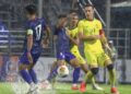 SKUAD Harimau Malaya gagal menyinar ketika berdepan Laos selepas padang Stadium PAT, Bangkok becak akibat hujan lebat ketika perlawanan berlangsung.- IHSAN FAM