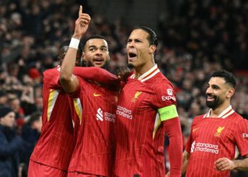 Cody Gakpo (dua dari kiri) meraikan jaringan gol bersama rakan sepasukan dalam aksi Liga Juara-Juara Liverpool menentang Real Madrid di Anfield, pagi ini. - AFP