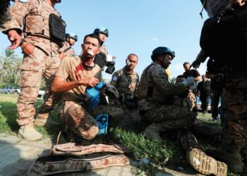 ANTARA anggota Pasukan Batalion Malaysia (MALBATT) yang cedera dalam serangan berhampiran Stadium Saida, Lubnan, kelmarin.  – AFP