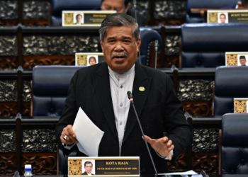 MOHAMAD Sabu semasa sesi pertanyaan-pertanyaan menteri di Dewan Rakyat hari ini. - JABATAN PENERANGAN MALAYSIA