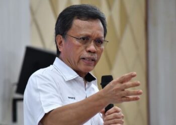 MOHD. Shafie Apdal semasa merasmikan mesyuarat Agung Tahunan Warisan Sepanggar, Kota Kinabalu hari ini.