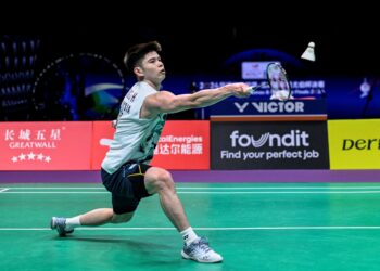 Perseorangan lelaki negara, Leong Jun Hao tewas kepada pemain China Li Shi Feng pada final Kejohanan Badminton Jepun Masters di Kumamoto, Jepun, semalam.-AFP