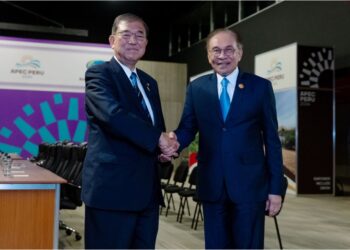 ANWAR Ibrahim dan Perdana Menteri Jepun Shigeru Ishiba bersalaman selepas mengadakan pertemuan di sela-sela Sidang Kemuncak Kerjasama Ekonomi Asia Pasifik (APEC) di Lima, Peru.