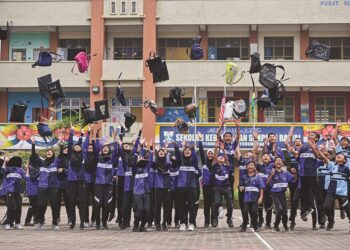 Apa yang paling penting, murid bumiputera sendiri mestilah meningkatkan azam dan kemampuan untuk berjaya. – MINGGUAN/PUQTRA HAIRRY