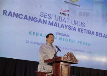 RAFIZI Ramli pada sesi libat urus bersama wakil masyarakat serta kerajaan negeri Perak di Ipoh hari ini. - UTUSAN