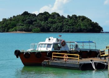 PULAU Arang yang terletak berhadapan  PD Waterfront merupakan antara pulau-pulau kecil yang boleh dibangunkan sebagai produk pelancongan di pesisiran pantai Port Dickson, Negeri Sembilan. – mingguan/MOHD. SHAHJEHAN MAAMIN.