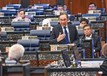 ANWAR Ibrahim sewaktu sesi Waktu Pertanyaan Perdana Menteri di Dewan Rakyat, semalam.