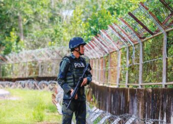 LANGKAH membaiki pagar sempadan se­­tiap kali rosak atau dirosakkan adalah tidak efisien  kerana selepas dibaiki waktu pagi, se­belah petang akan dirosakkan lagi.