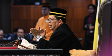 TAN Sri Johari Abdul memutuskan menteri untuk tidak menjawab sebarang soalan. -JABATAN PENERANGAN