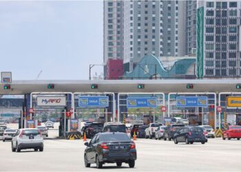 Penggunaan palang dikatakan penyumbang kepada kesesakan
di plaza-plaza tol. – GAMBAR HIASAN