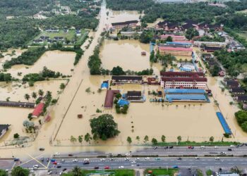 KELANTAN kekal sebagai negeri paling teruk terjejas dengan 95,783 mangsa.