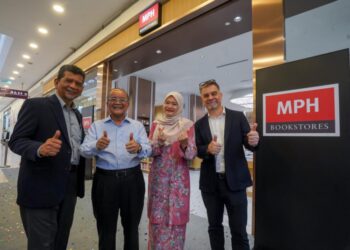 FADHLINA Sidek merasmikan pembukaan MPH Bookstores (MPH) di pusat beli-belah Alamanda di Putrajaya . – UTUSAN/FAISOL MUSTAFA