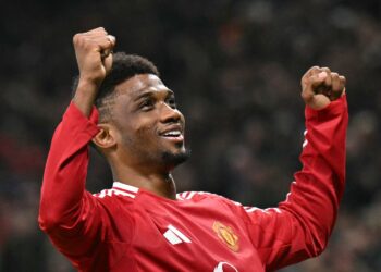 PEMAIN tengah Manchester United,  Amad Diallo meraikan jaringan gol kedua menentang PAOK Thessaloniki dalam saingan Liga Europa di Old Trafford, pagi ini. - AFP