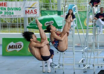 RATU terjun negara, Nur Dhabitah Sabri bersama Gabriel Gilbert Daim beraksi di acara 3 meter (m) papan anjal seirama campuran pada kejohanan terjun Terbuka Malaysia 2024 di Pusat Akuatik Nasional Bukit Jalil, hari ini. - UTUSAN/FARIZ RUSADIO