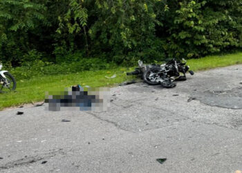 KEMALANGAN membabitkan seorang anggota tentera udara dengan seorang pekerja kilang di Kampung Kubang Sapi, Sidam Kiri dekat sini, pagi tadi.