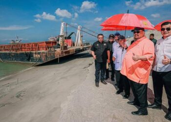 AB. RAUF Yusoh melawat tapak projek MICT di Pulau Melaka, Melaka.