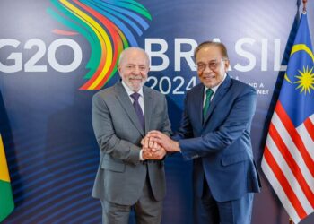 ANWAR Ibrahim (kiri) bersama Luiz Inácio Lula da Silva ketika Sidang Kemuncak G20.