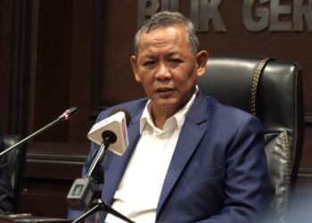 AMINUDDIN Harun pada sidang akhbar selepas mempengerusikan Mesyuarat Mingguan Exco di Wisma Negeri di Seremban hari ini.