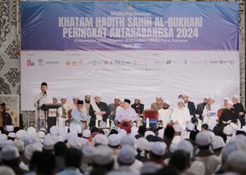 ANWAR Ibrahim ketika berucap pada  Majlis Khatam Sama’ Hadith Sahih Al-Bukhari Peringkat Antarabangsa 2024 di Putrajaya. - UTUSAN/FAIZ ALIF ZUBIR