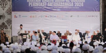 ANWAR Ibrahim ketika berucap pada  Majlis Khatam Sama’ Hadith Sahih Al-Bukhari Peringkat Antarabangsa 2024 di Putrajaya. - UTUSAN/FAIZ ALIF ZUBIR