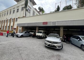 SUASANA di pekarangan Jabatan Forensik Hospital Putrajaya. - UTUSAN/KAMARIAH KHALIDI