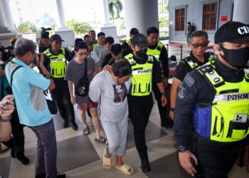 KUALA LUMPUR 21 NOVEMBER 2024. 7 orang Warga negara China dan seorang warga Indonesia dihadapkan di mahkamah atas pertuduhan berjudi di tempat terbuka dibawah akta rumah judi terbuka di Mahkamah Tinggi, Kuala Lumpur. Foto : Saddam Yusoff