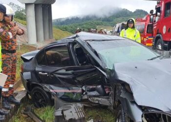 KEADAAN kereta Proton Persona dipandu Wan Asliza Wan Abdullah Sani yang maut dalam kemalangan di Kilometer 341.2, LPT2 berhampiran susur keluar Plaza Tol Kuala Dungun, hari ini. - UTUSAN/NIK NUR IZZATUL HAZWANI NIK ADNAN