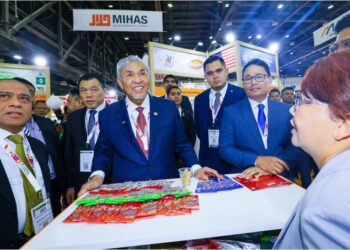 AHMAD Zahid Hamidi melawat reruai di MIHAS@Dubai 2024 di Dubai, semalam, yang mempamerkan pelbagai produk halal keluran syarikat Malaysia.