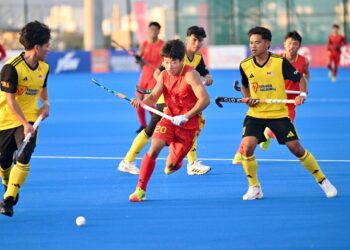 AKSI skuad remaja kebangsaan ketika menentang China pada perlawanan pertama Kumpulan B Piala Asia Remaja 2024 di Stadium Hoki Oman, Muscat, hari ini.  - IHSAN AHF