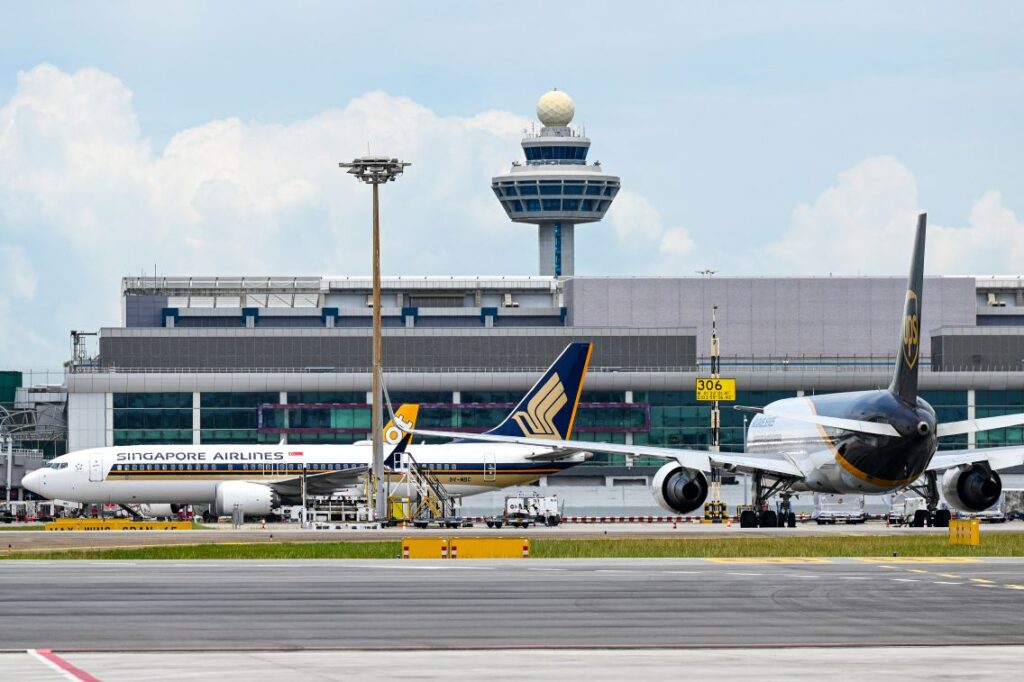 Lapangan Terbang Changi naikkan caj penumpang