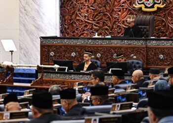 BENARKAN ahli politik dilihat gagal dalam mengambil idea-idea daripada golongan belia untuk kepentingan negara?