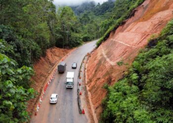 GAMBAR fail keadaan cerun di Kilometer 27.1, Jalan Simpang Pulai-Blue Valley di Cameron Highlands yang diperbaiki sejurus kejadian tanah runtuh pada Disember 2021.