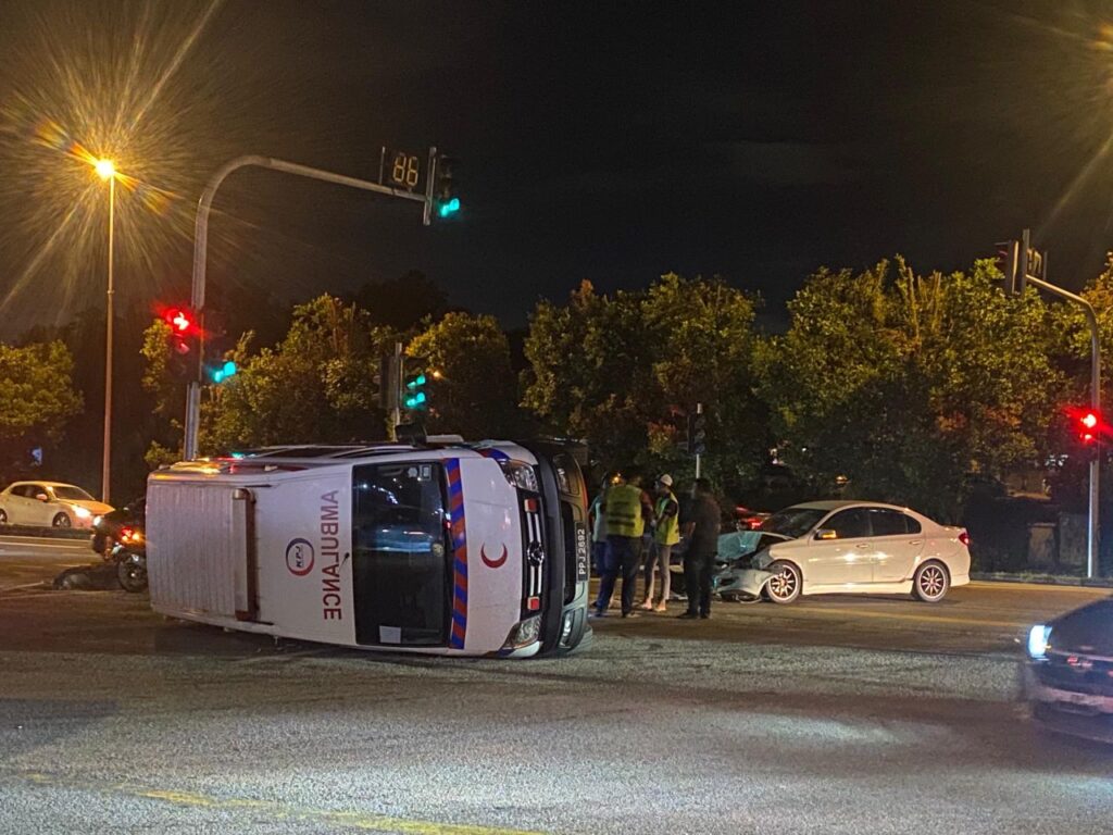 kdh ambulan kemalangan