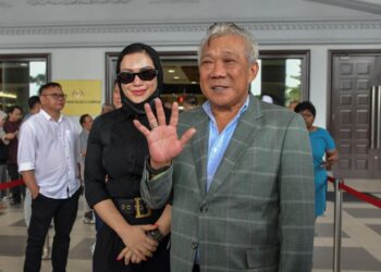 BUNG Moktar Radin dan Zizie Izette Abdul Samad.