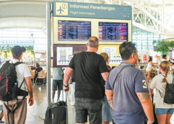 PERTUBUHAN Penerbangan Awam Antarabangsa (ICAO) sudah mengeluarkan garis panduan mengenai bahaya abu gunung berapi. - AFP