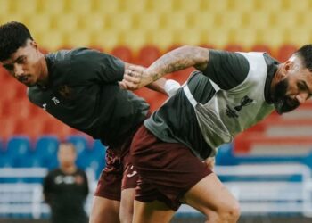 PEMAIN Selangor FC menjalani latihan di Stadium MBPJ, semalam sebagai persiapan menentang Muangthong United dalam saingan Liga Juara-Juara 2 (ACL2) malam ini. - IHSAN MEDIA SELANGOR FC