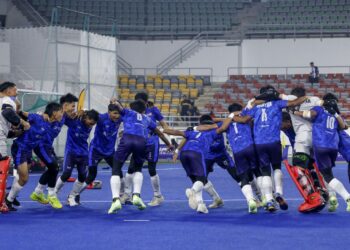 Pasukan Malaysia Tigers meraikan kemenangan selepas menewaskan Malaysia Speedy menerusi penentuan pukulan penalti pada perlawanan separuh akhir Piala Mirnawan 2024, di Stadium Hoki Nasional Bukit Jalil, baru-baru ini. - UTUSAN/SHIDDIEQIIN ZON