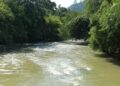 KEADAAN Sungai Jahang tempat berlaku kejadian tiga orang lemas ketika melakukan aktiviti water rafting di Gopeng kelmarin. - UTUSAN/ZULFACHRI ZULKIFLI.