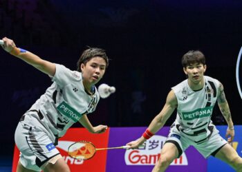 Chen Tang Jie-Toh Ee Wei menewaskan pasangan profesional negara, Goh Soon Huat-Shevon Lai pada aksi Kumpulan B Jelajah Dunia Akhir BWF di Gimnasium Pusat Sukan Olimpik Hangzhou, China, hari ini. - AFP