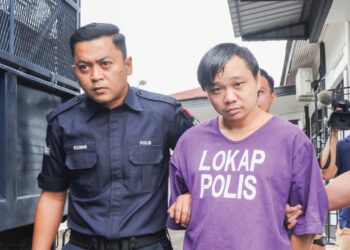 CHUA YUN CHENG didakwa membunuh warga emas yang juga jirannya di Mahkamah Majistret Kulai semalam. – UTUSAN/RAJA JAAFAR ALI