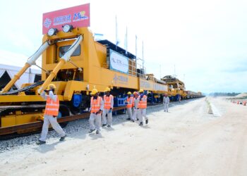 PIHAK MRL diharap dapat menimbangkan agar bilangan pekerja tempatan dapat ditingkatkan lagi sehingga 100 peratus memandangkan selama ini negara kita sudah berpengalaman dalam pengoperasian sistem pengangkutan rel.